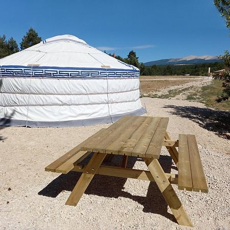 A Ventoux Yourte Monieux Bagian luar foto